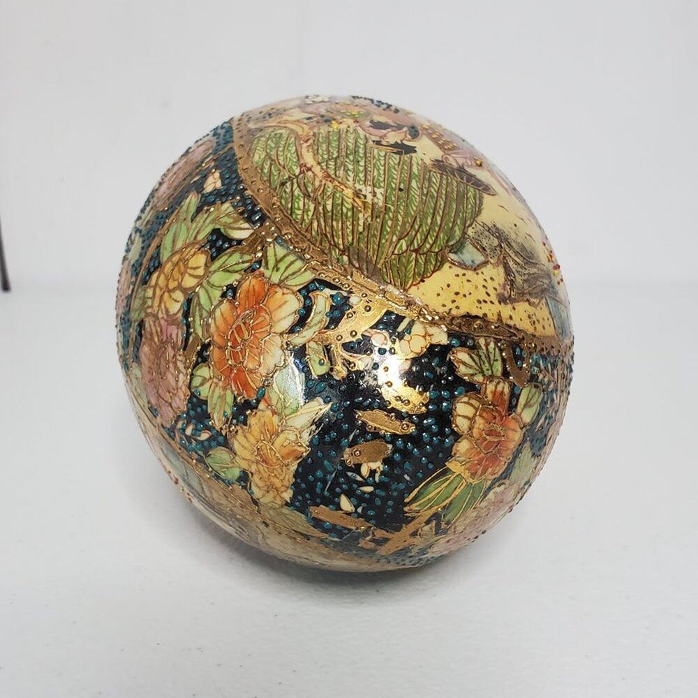 Satsuma Geisha Hand Painted Moriage Porcelain Decorative Egg Collectible - Picture 4 of 7